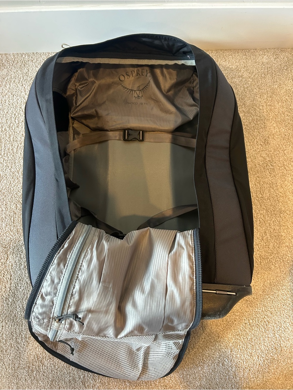 OSPREY Contrail Carryon Luggage - Picture 6 of 7